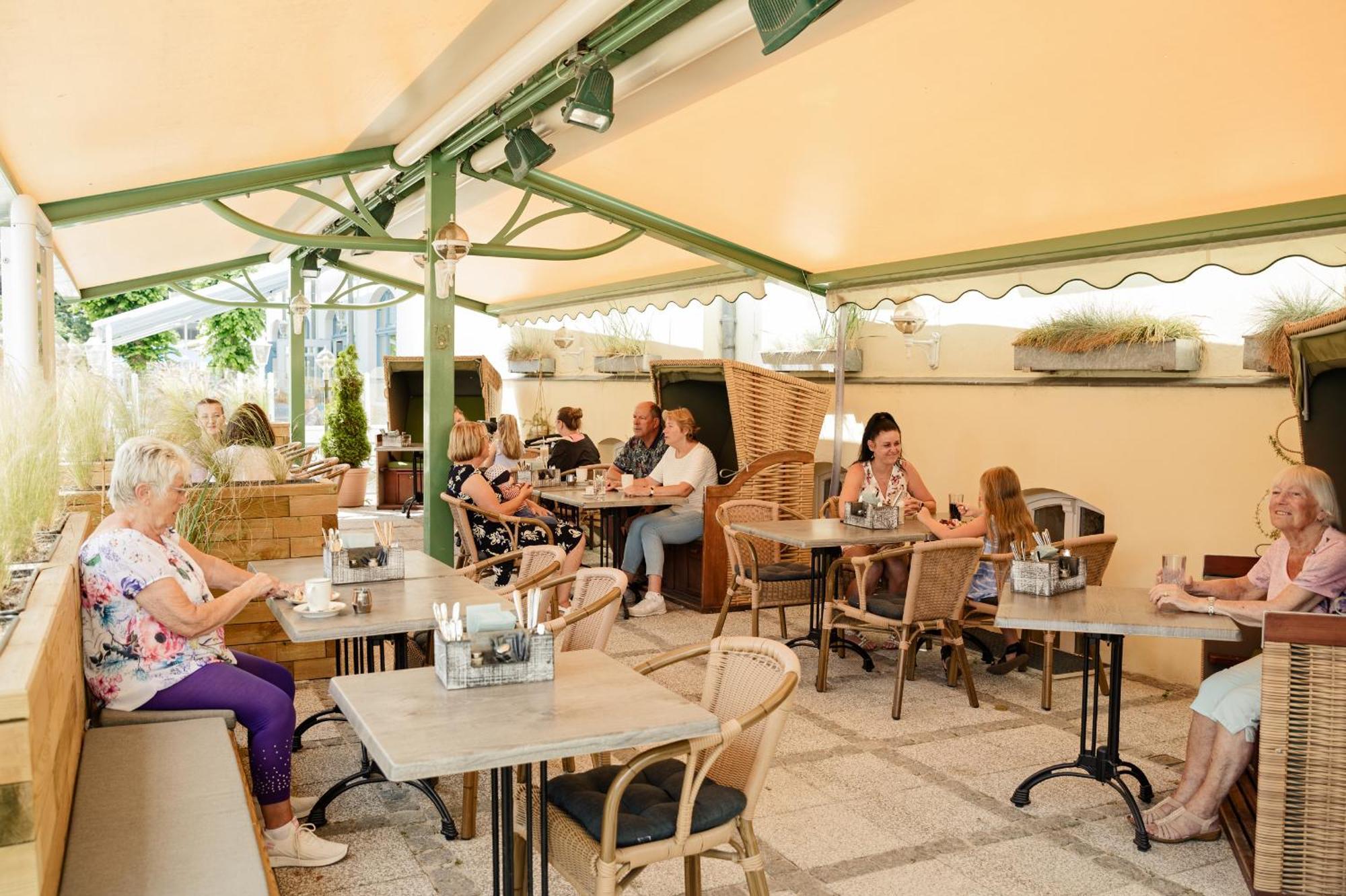 Hotel Duenenschloss Mit Private Spa Zinnowitz Kültér fotó