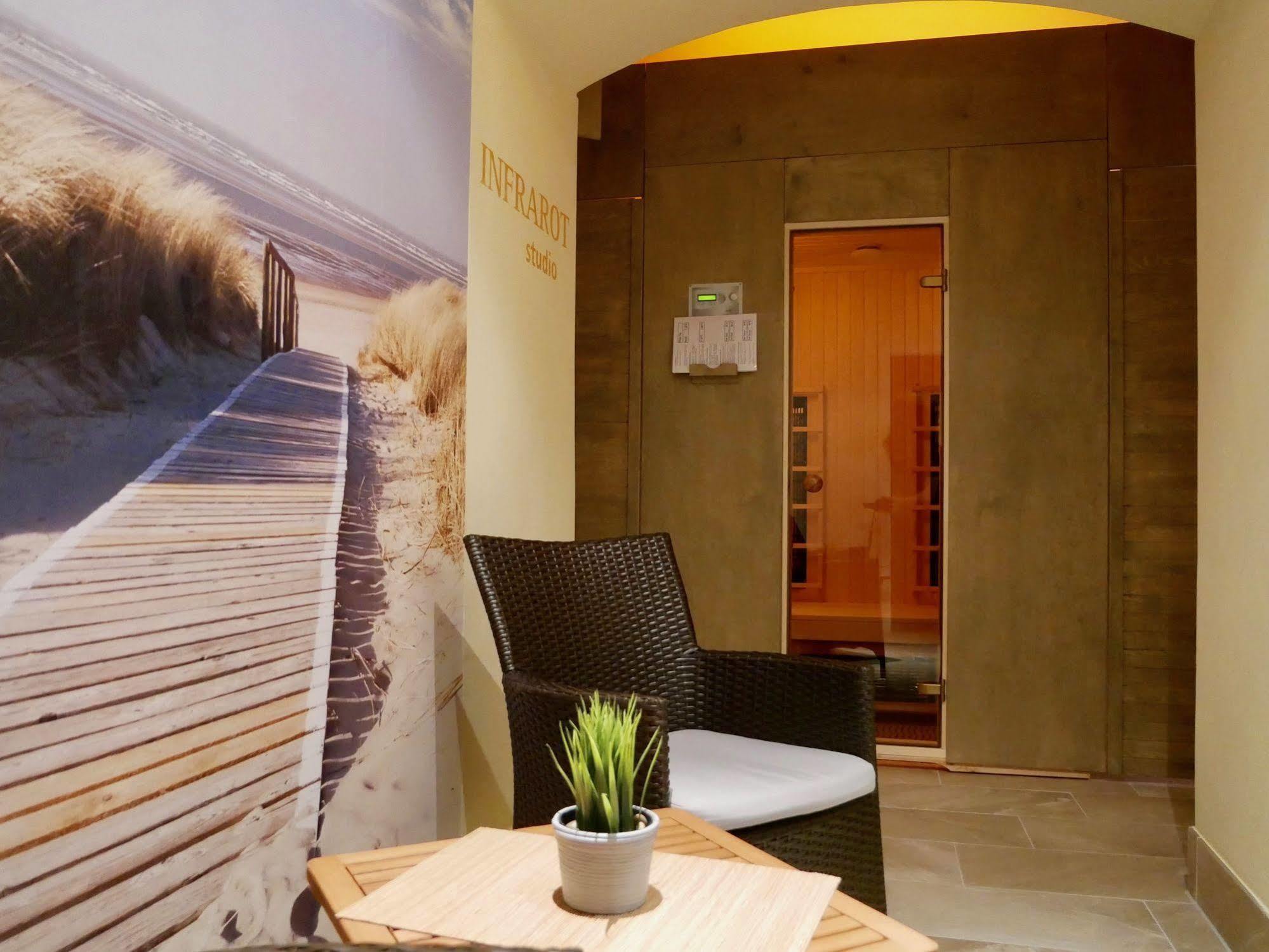 Hotel Duenenschloss Mit Private Spa Zinnowitz Kültér fotó