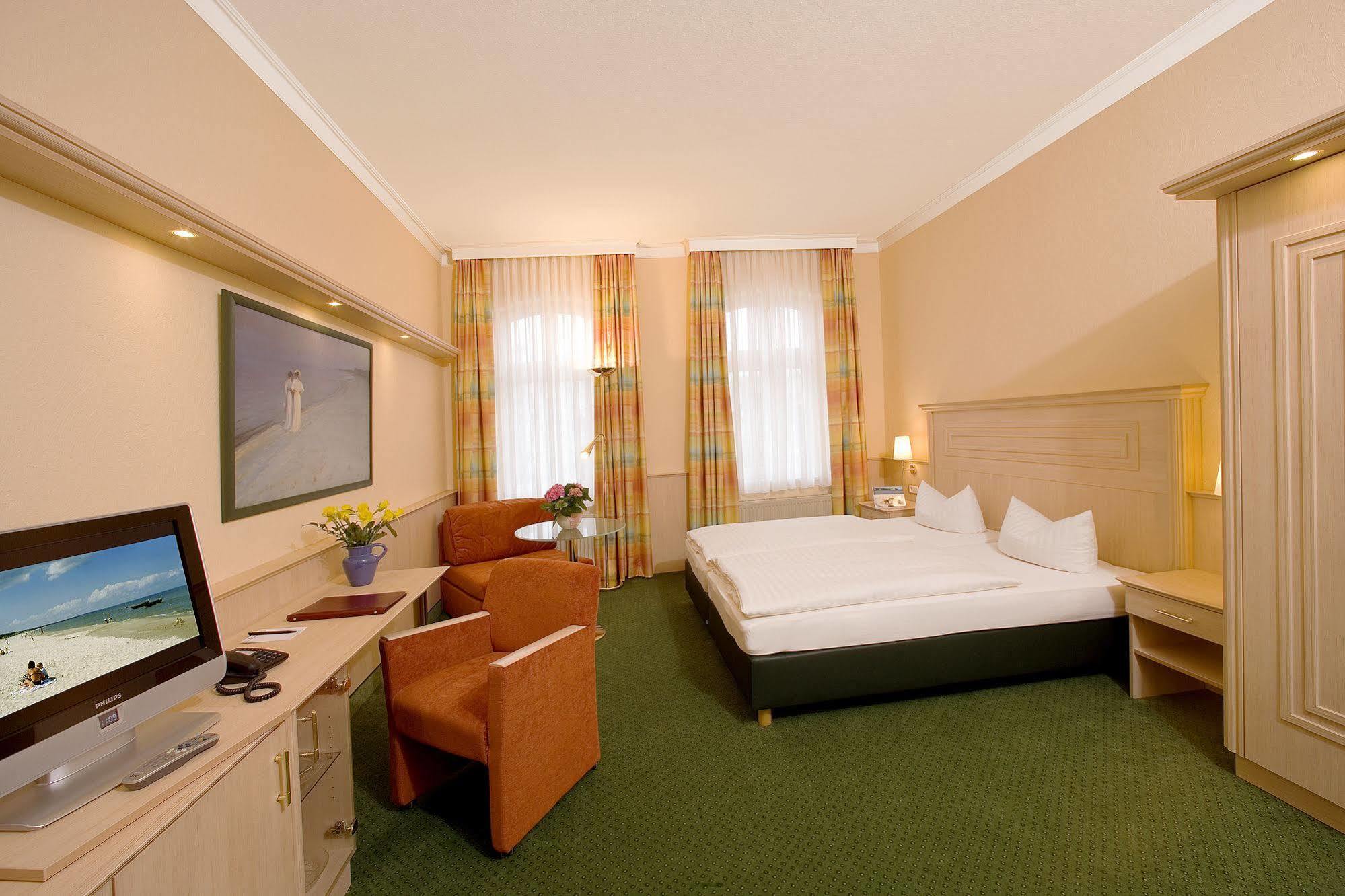 Hotel Duenenschloss Mit Private Spa Zinnowitz Kültér fotó